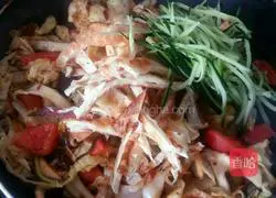 Illustration of how to make fried mustard vegetable pancakes 7