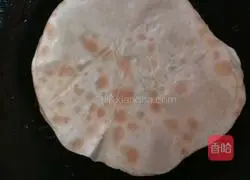 Illustration of how to make scallion pancakes 8