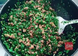 Illustration of how to make handmade pork and leek dumplings 7