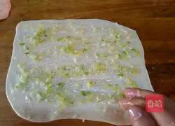 Illustration of how to make scallion pancake 5