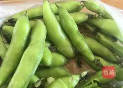 Illustration of making rice dumplings with beans and glutinous rice balls 1