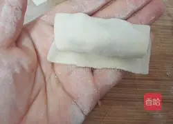 Illustration of how to make Yuanbao dumplings 5