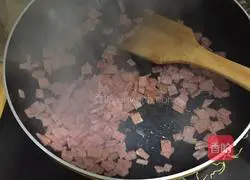 Illustration of how to make bacon and spinach fried rice 2