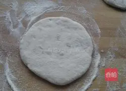 Illustration of how to make mutton oil cake 8