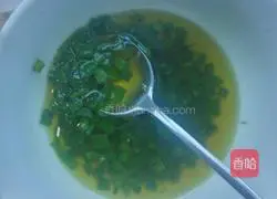 Illustration of how to make scallion pancakes 3