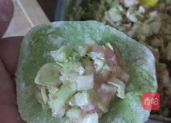Illustration of how to make cabbage and meat green dumplings 9
