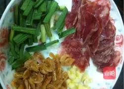 Illustration of how to make fried rice with kale and sausage 5