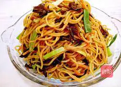 Illustration of how to make vegetarian three-silk fried noodles 22