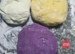 Illustration of how to make three-color Hanamaki steamed buns 1