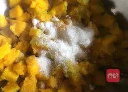 Illustration of how to make pumpkin steamed buns 1