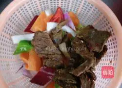 Illustration of how to make potato-roasted beef noodles 6