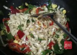 Illustration of how to make fried noodles with double pepper and egg 10