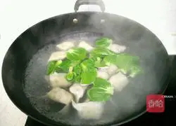 Illustration of how to make celery and fresh meat dumplings 19