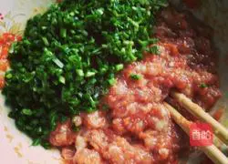 Illustration of how to make leek and pork dumplings 3