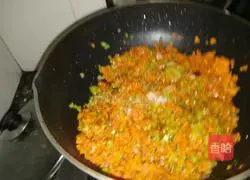 Illustration of how to make carrot and egg fried rice 6