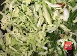 Illustration of how to make fried multi-grain pancakes with cabbage and vegetables 5