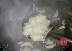Illustration of how to make mushroom and shrimp wontons 7