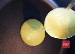 Illustration of how to make cucumber juice and egg pancakes 8