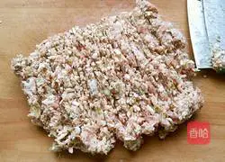 Illustration of how to make wontons stuffed with pork and shiitake mushrooms 5