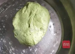 Illustration of how to make steamed buns with spinach juice, brown sugar and black sesame filling 7