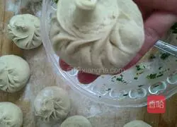 Illustration of how to make sweet potato noodles and mountain vegetable buns 15
