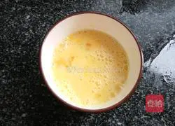 Illustration of how to make green onion and egg fried rice 2