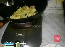 Illustration of how to make egg fried rice 9