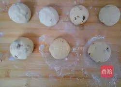 Illustration of making red date corn buns 14