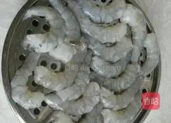 Illustration of how to make dumplings stuffed with meat and three delicacies 4