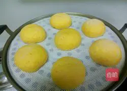 Illustration of how to make old pumpkin steamed buns 10