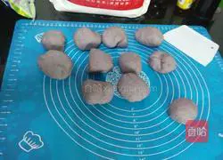 Illustration of how to make black rice noodles steamed buns 6