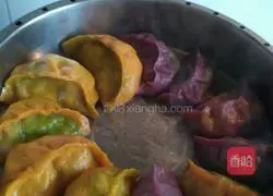 Illustration of how to make colorful vegetable juice dumplings 10