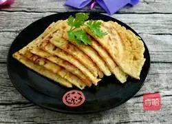 Illustration of how to make egg pancakes with shredded carrots 10