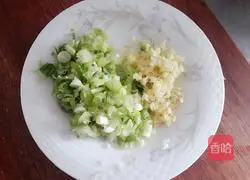 Illustration of how to make pickled cabbage oil pie 5