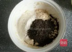 Illustration of how to make multi-grain steamed buns with knife 5