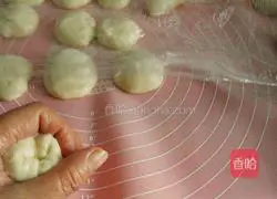 Illustration of how to make corn oil wife cake 8