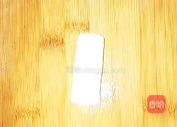 Illustration of how to make bacon and egg fried rice 1