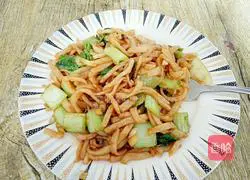 Illustration of how to make stir-fried noodles with oyster sauce 11