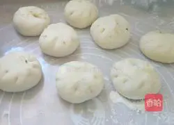 Illustration of how to make shrimp and water spinach buns 15
