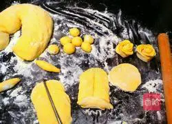 Illustration of how to make rose steamed buns (corn flavor) 6