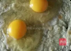 Illustration of how to make pancakes and fruits with electric pan 4