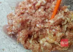 Illustration of making home-style minced pork noodles 3