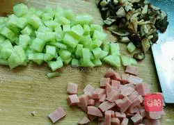 Illustration of how to make colorful fried rice 3