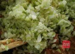 Illustration of how to make pork and cabbage buns 8