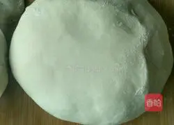 Illustration of how to make mutton and pickled cabbage dumplings 1