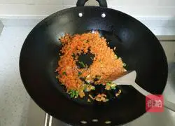 Illustration of how to make carrot and egg fried rice 3