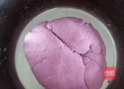 Illustration of how to make tender corn dregs, purple sweet potato and rose flower steamed buns 5