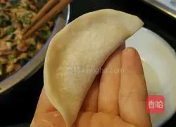 Illustration of how to make leek and pork dumplings 6