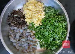 Illustration of how to make leek, egg and shrimp dumplings 8