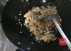 Illustration of how to make fried rice with shredded potatoes and pork 7